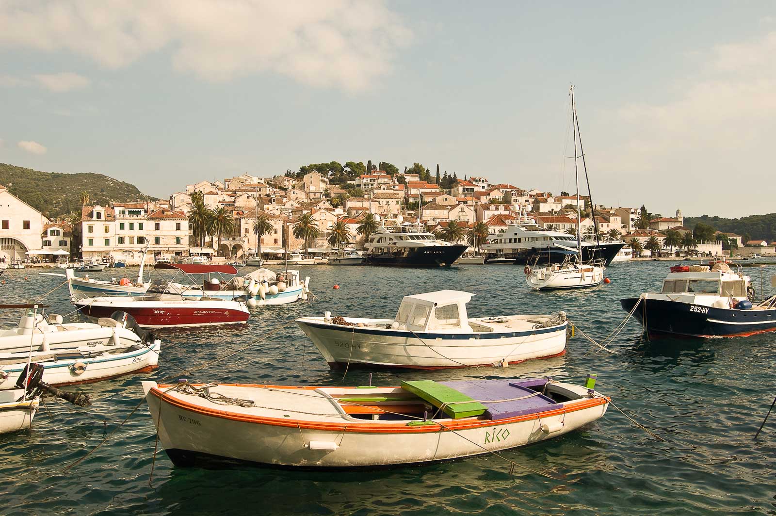 Varen in Kroatië, vissersbootjes, Split